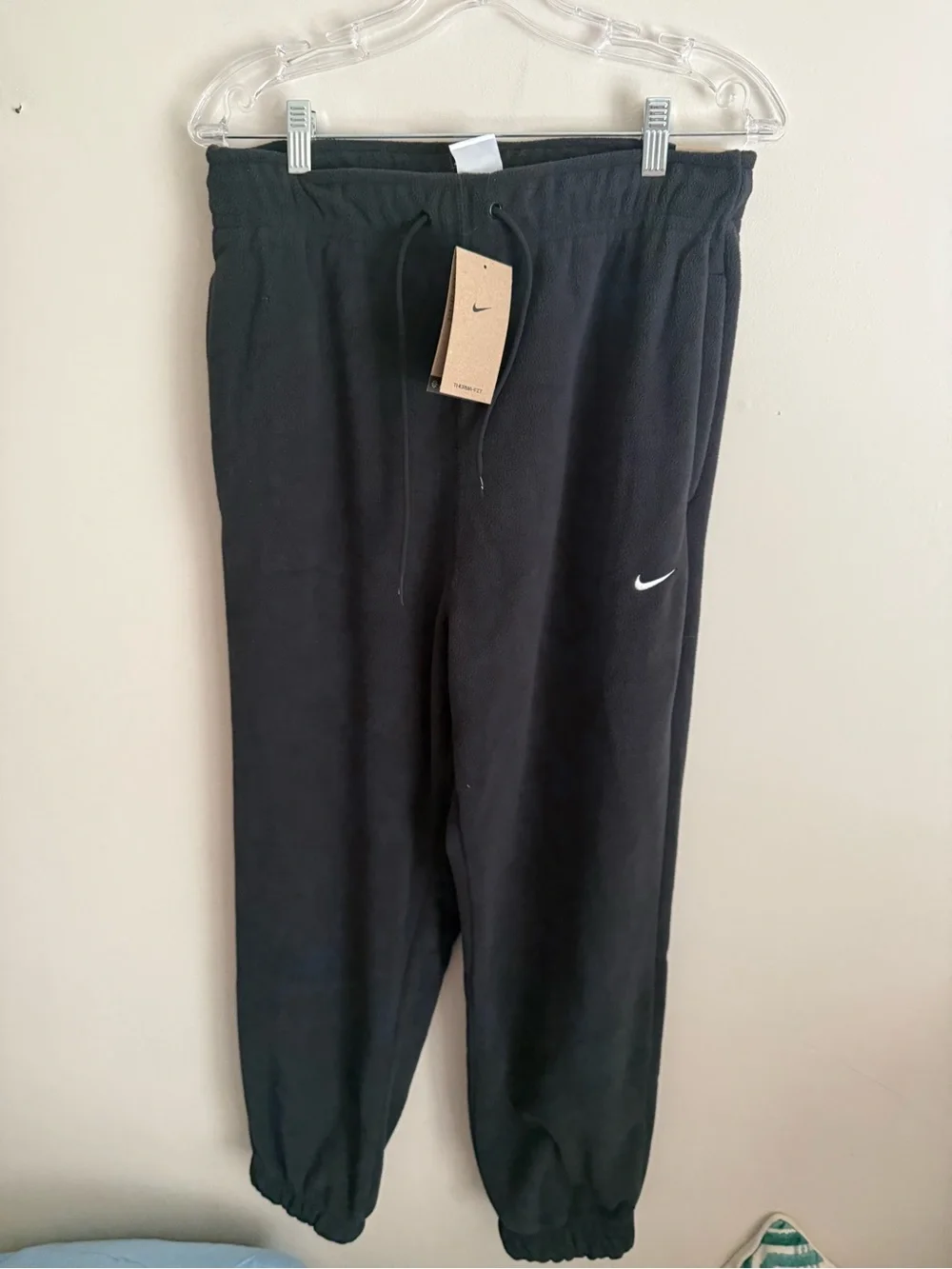 NWT Nike Women's One Therma-FIT Fleece Polar Sweatpants Soft Black Medium FB5578